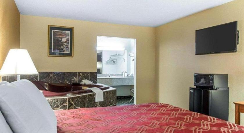 Econo Lodge Dalton Exteriör bild